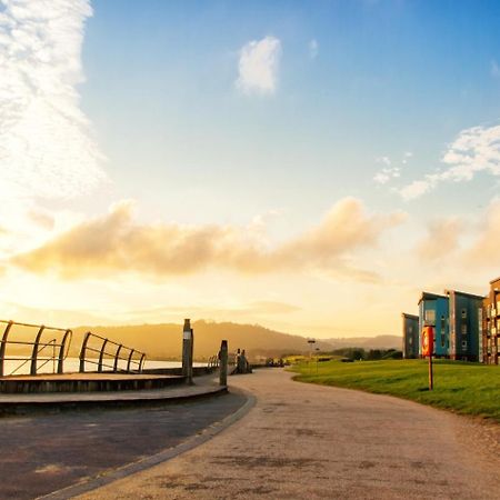 Sea View Apartment At The Beach! 래넬리 외부 사진